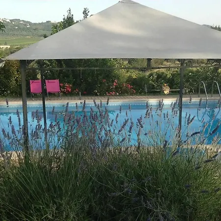 With One Bedroom In Perugia, With Wonderful Mountain View, Priv Lägenhet *